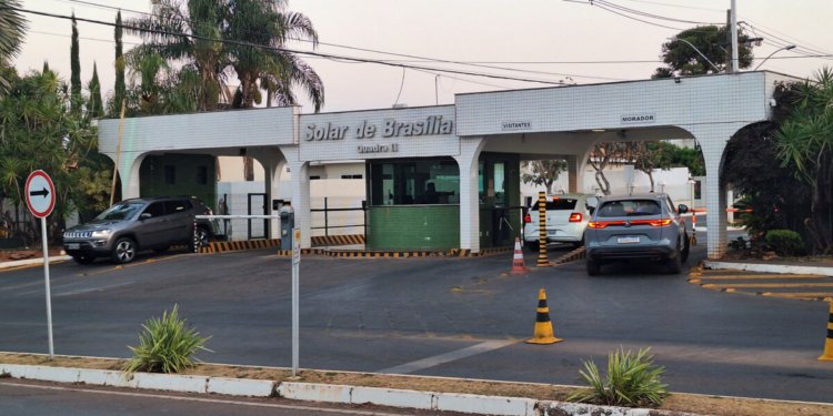 Busca da PF na casa de Jair Bolsonaro termina sem localização de armamento