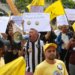 Camelôs protestam no Rio contra cerco à orla e cobram direito ao trabalho