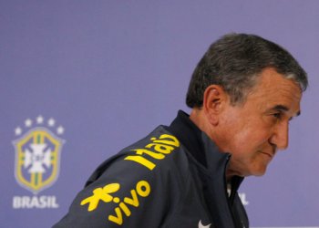 Carlos Alberto Parreira segue em tratamento na UTI com infecção pulmonar e complicações renais