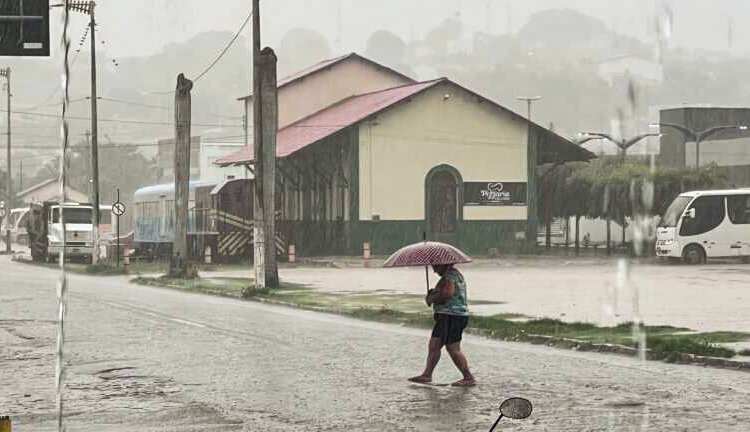 Chuvas intensas e declínio de temperatura deixam estados sob alerta de perigo potencial