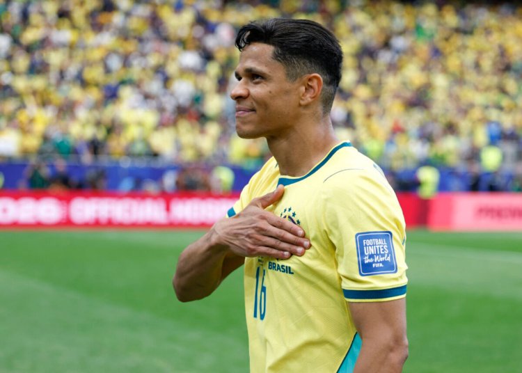 Douglas Santos utiliza bagagem do ouro olímpico para guiar o Brasil rumo ao hexa mundial