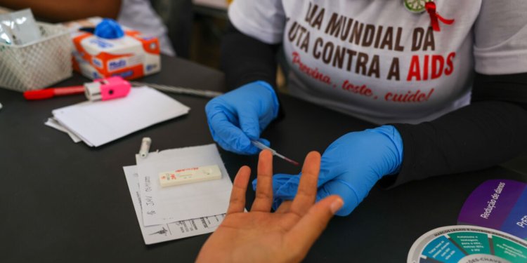 Estigma e desinformação travam controle do HIV e colocam em risco meta de erradicação