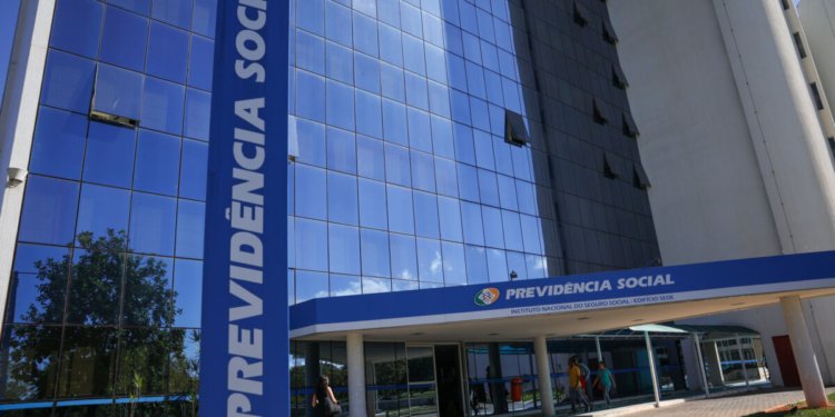 Fila do INSS encolhe para 1,8 milhão de processos e atinge marca mínima em quase dois anos
