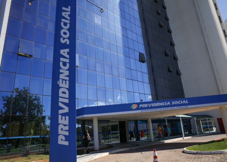 Fila do INSS encolhe para 1,8 milhão de processos e atinge marca mínima em quase dois anos