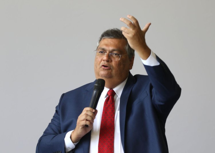 Flávio Dino ordena bloqueio de R$ 119 milhões de Valdemar Costa Neto por supostas fraudes