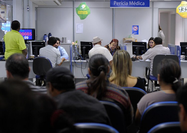 Governo devolve R$ 547 milhões a aposentados após descontos irregulares feitos pelo INSS