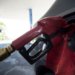 Governo federal adia corte de subsídio na gasolina diante da escalada do petróleo