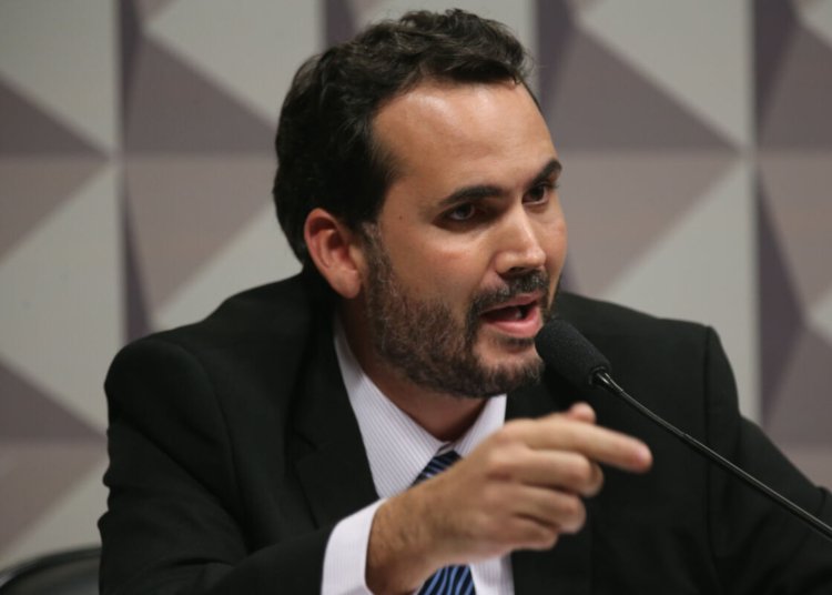 Governo mantém subsídio ao diesel inalterado apesar da escalada no preço internacional