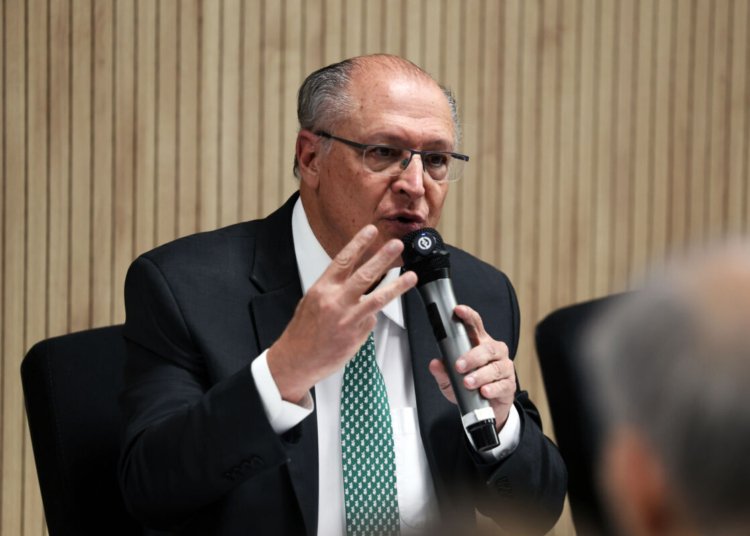 Governo prepara socorro a exportadores brasileiros após sobretaxa imposta pelos EUA