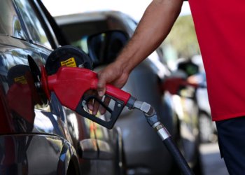 Governo suspende decisão sobre elevar mistura de etanol na gasolina para 32%