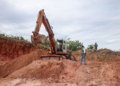INEA paralisa extração ilegal de minério em Maricá após flagrar risco de desabamento
