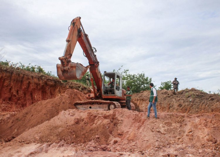 INEA paralisa extração ilegal de minério em Maricá após flagrar risco de desabamento