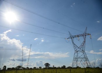 Leilão de transmissão da ANEEL viabiliza R$ 1,8 bilhão para obras em três estados