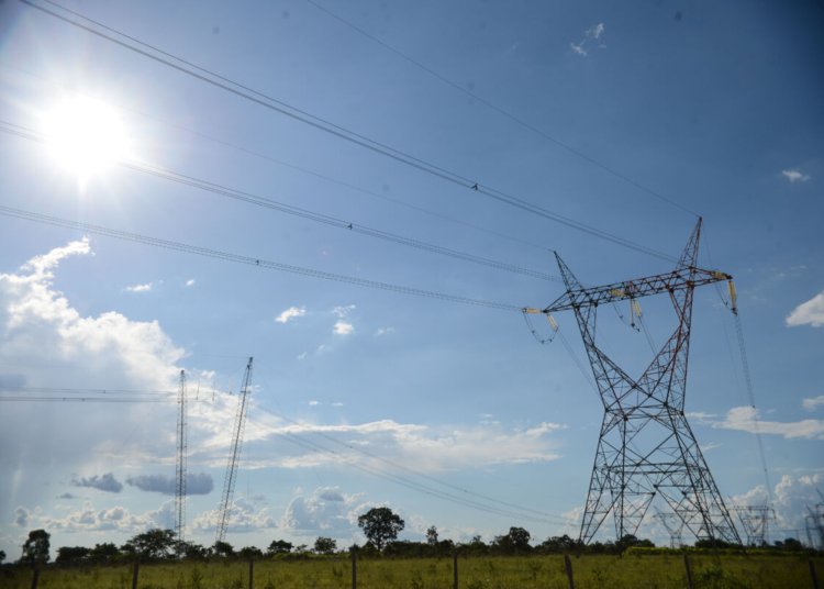 Leilão de transmissão da ANEEL viabiliza R$ 1,8 bilhão para obras em três estados