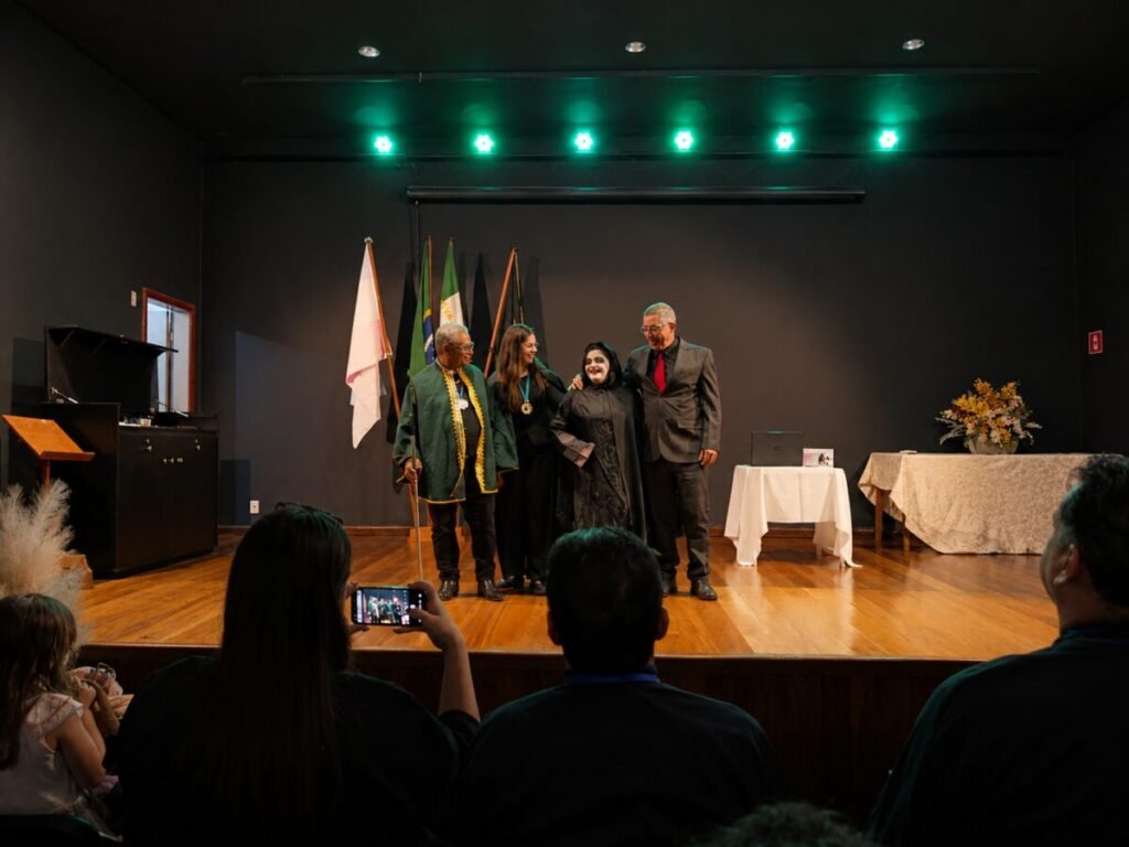miqueias e zélia apresentaram uma esquete baseada na dupla de comediantes nilton pinto e tom carvalho 📷 correio espirito santo