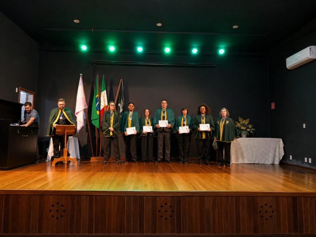 novos membros da academia de letras e artes de venda nova do imigrante (alaveni) 📷 correio espirito santo