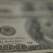 Petróleo salta mais de 5% após tensão no Oriente Médio enquanto Ibovespa fecha em queda