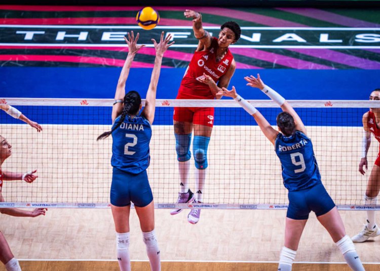 Seleção brasileira feminina de vôlei busca superação após revés para Turquia na Liga das Nações
