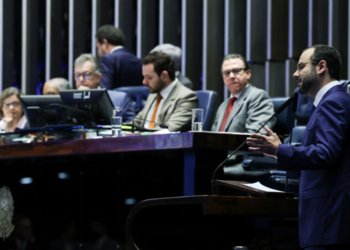 Senado promove debate sobre o fim da escala 6x1 em meio a críticas do setor empresarial