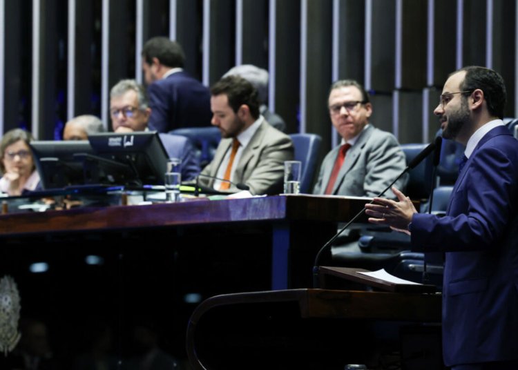 Senado promove debate sobre o fim da escala 6x1 em meio a críticas do setor empresarial