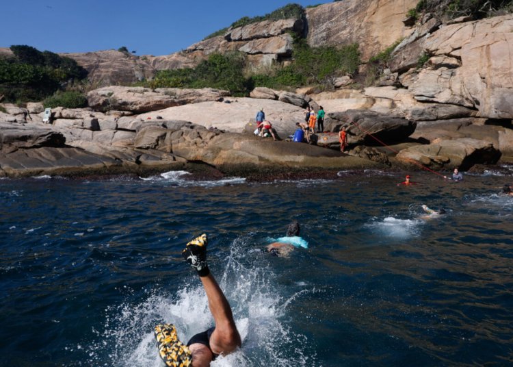Trilha na Ilha Comprida inaugura rota oceânica e exige preparo físico dos visitantes