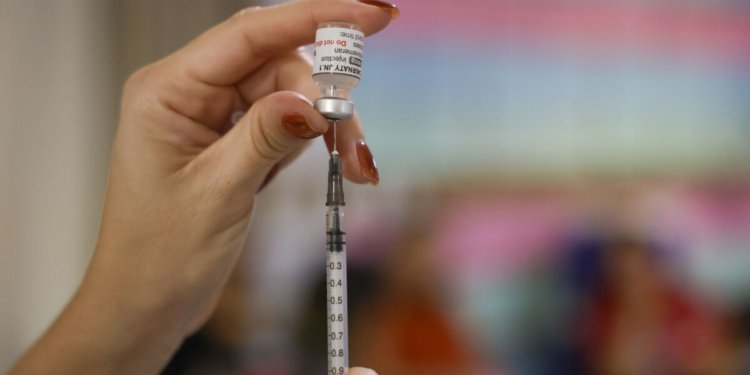 Vacinação reduz quase pela metade a prevalência de HPV entre jovens no Brasil