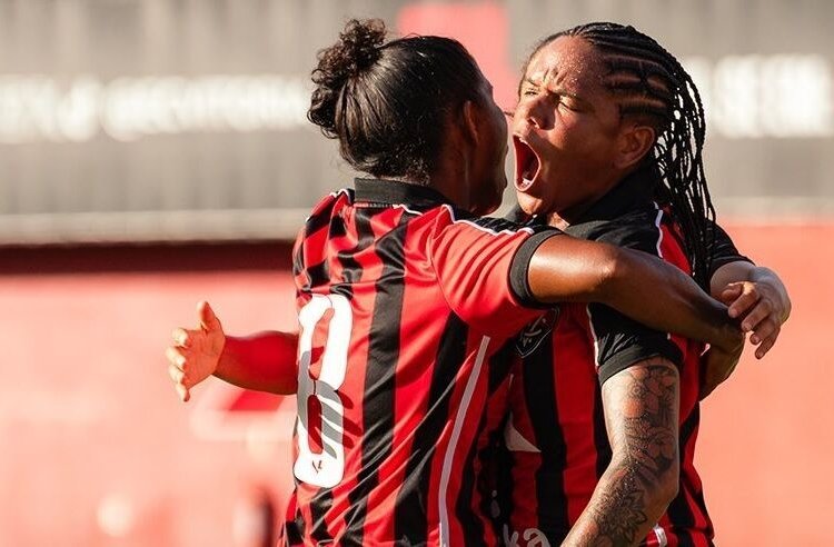 Vitória conquista primeira vitória no Brasileirão Feminino e empurra Botafogo para o Z-4