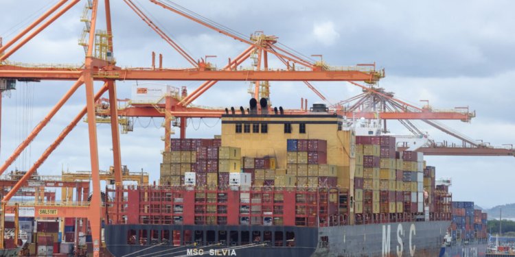 Balança comercial brasileira fecha julho com superávit de US$ 7 bilhões