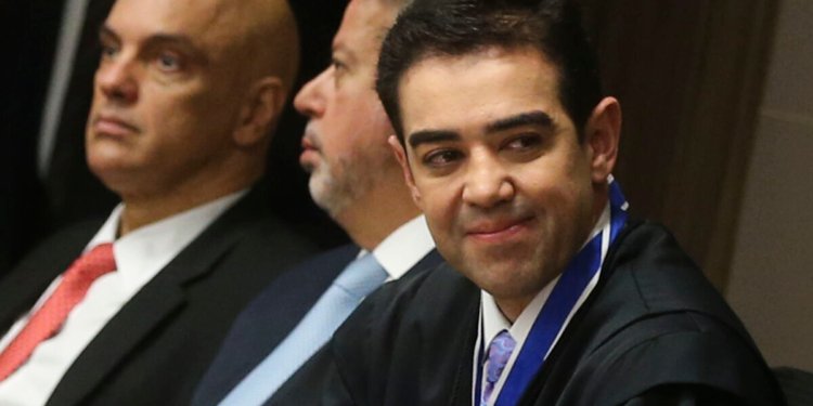 Bruno Dantas formaliza renúncia e deixa o comando de ministro do TCU após uma década