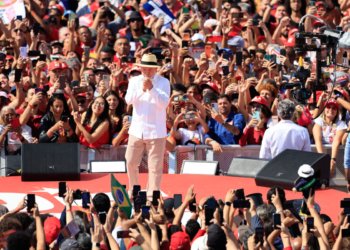 Candidatos à presidência iniciam campanha oficial com atos por todo o país