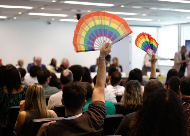 Candidaturas LGBT+ batem recorde para as eleições de 2026 com crescimento de 57%