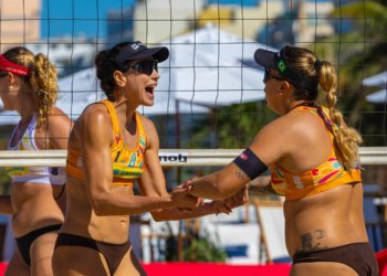 Carol e Rebecca garantem vaga na decisão do Circuito Mundial de vôlei de praia no Rio