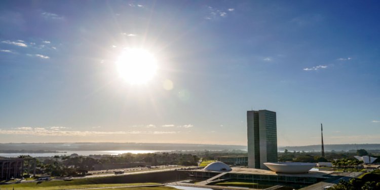 Congresso acelera votações sobre jornada 6x1 e impostos em compras internacionais