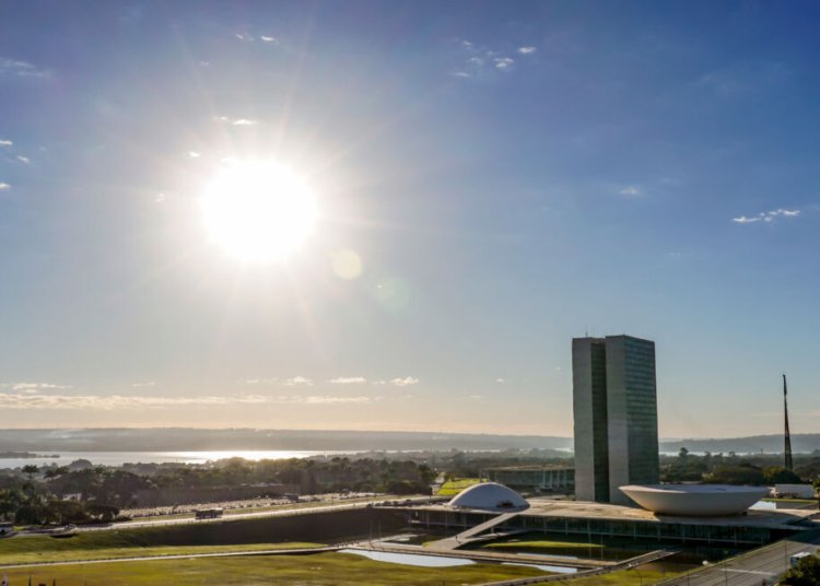 Congresso acelera votações sobre jornada 6x1 e impostos em compras internacionais