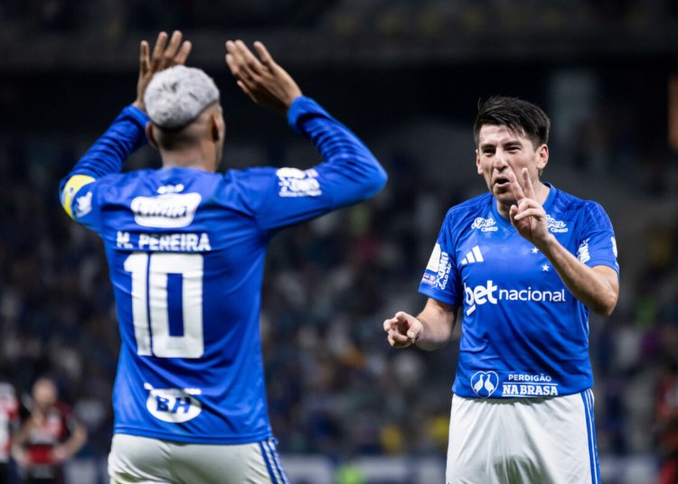 Cruzeiro vira sobre o Flamengo no Mineirão e breca ascensão rubro-negra no Brasileirão