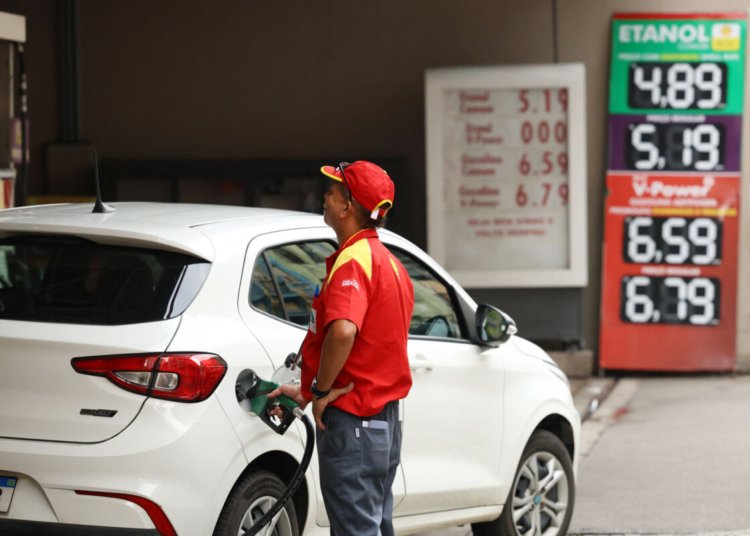 Decisão de elevar mistura de etanol na gasolina para 32% enfrenta contestações judiciais