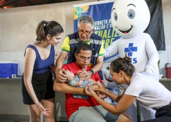 Dia D de multivacinação mobiliza o país para atualizar cadernetas e barrar o sarampo