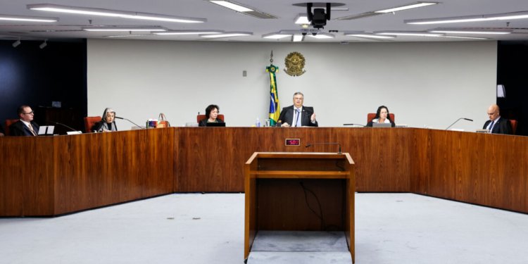 Flávio Dino e Alexandre de Moraes sinalizam revisão da dispensa de diploma para jornalistas