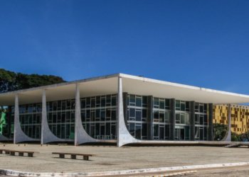 Flávio Dino ordena investigação da PF sobre suspeitas em R$ 55,4 milhões de emendas Pix