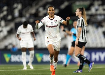 Fluminense vence Botafogo por 2 a 1 e mantém vivo o sonho de classificação no Brasileirão