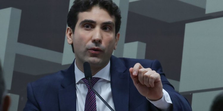Gabriel Galípolo alerta sobre risco de empresas que buscam acesso indevido ao FGC