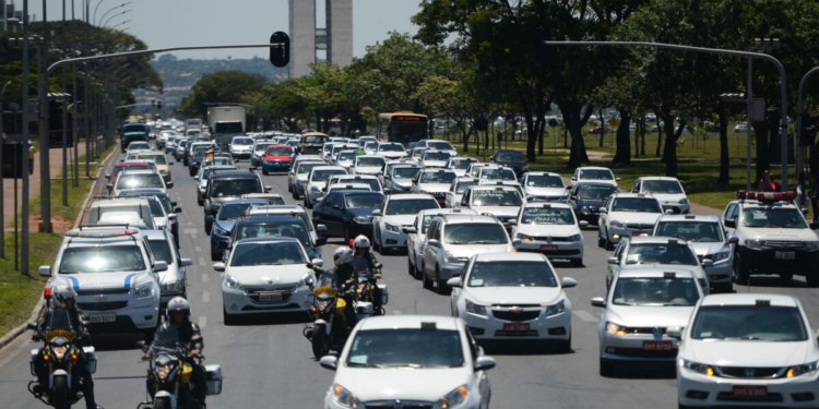 Governo eleva para R$ 200 mil teto de financiamento para motoristas de aplicativo e taxistas