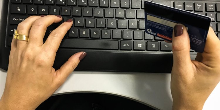 Governo federal regulamenta uso de e-commerce para compras públicas de itens padronizados