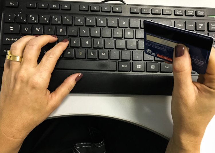 Governo federal regulamenta uso de e-commerce para compras públicas de itens padronizados