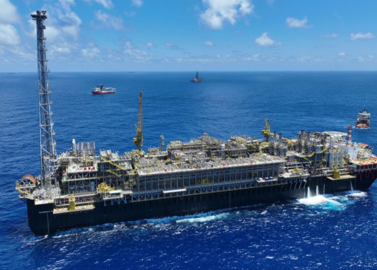 Justiça Federal suspende cobrança de imposto de 12% sobre exportação de petróleo