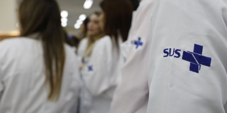 Ministério da Saúde prorroga contratos de 676 médicos especialistas no SUS até 2027