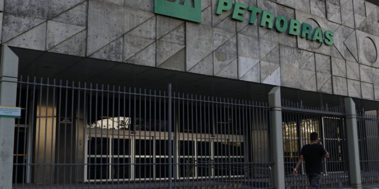 Petrobras negocia entrada em novos blocos de petróleo na costa de Gana