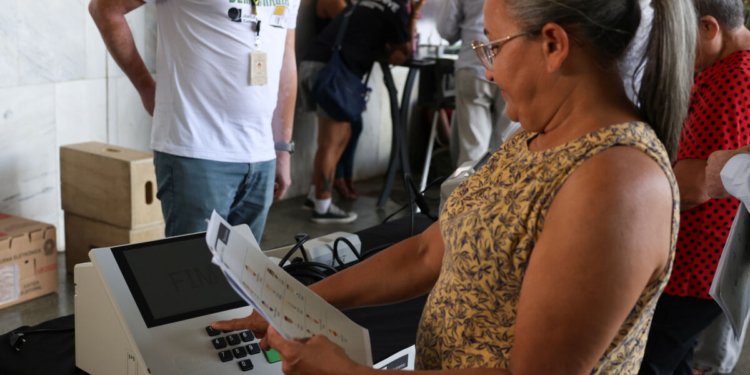 Presidenciáveis intensificam agendas e tentam conquistar votos de 144 milhões de eleitores