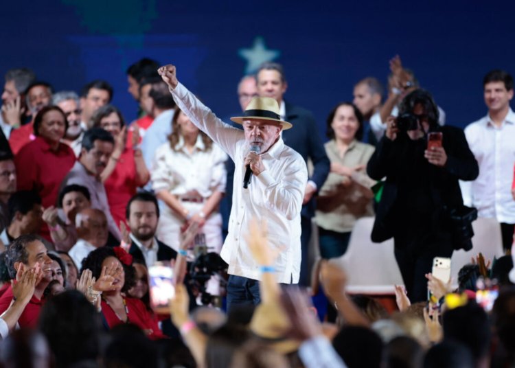 PT oficializa a candidatura de Lula à Presidência com Geraldo Alckmin como vice