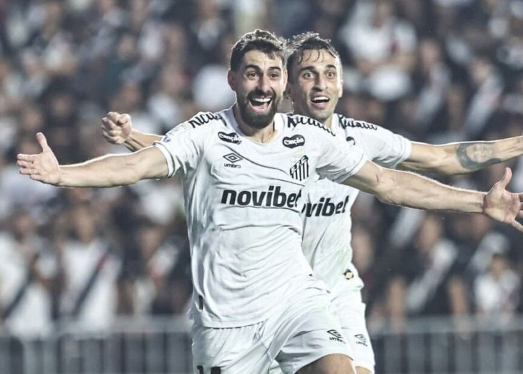 Santos respira fora da zona de rebaixamento ao golear o Vasco por 3 a 0 em São Januário